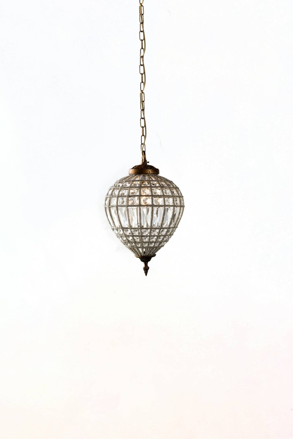 Ref.1026 - Petit lustre poire à pampilles (19x39)