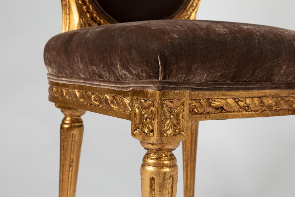 Ref. 2197- Chaises –  Paire – Velours de soie taupe – Image 4