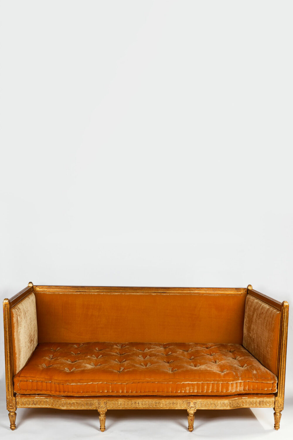 Ref. 2354 - Daybed Adrienne - Velours de soie - Doré