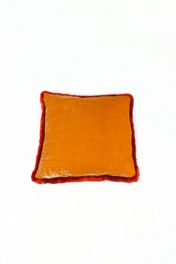Ref. 2392 - Coussin Fringe Velours de soie Doré Mao Mao  50 x 50 cm
