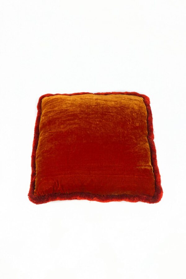 Ref. 2389 - Coussin  Fringe Velours de soie Orange Mao Mao  60 x 60 cm