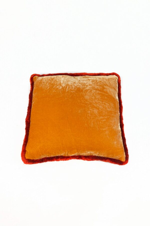 Ref. 2393 - Coussin Fringe Velours de soie Doré Mao Mao 60 x 60 cm