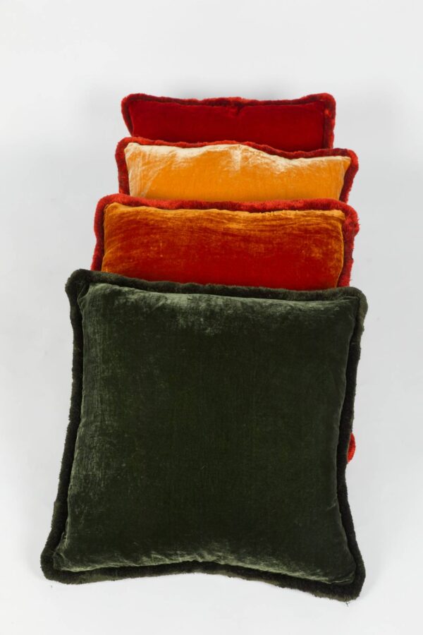 Ref. R - Coussin M  (Vendu par unité) 60×60– Velours de soie- MAO - MAO